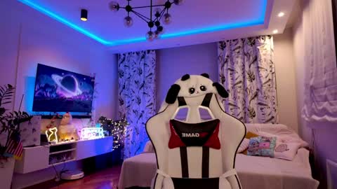 Anna online show from April 12, 2026, 2:27 am