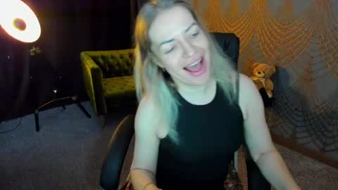 anna_snow9 online show from May 10, 2026, 5:07 pm