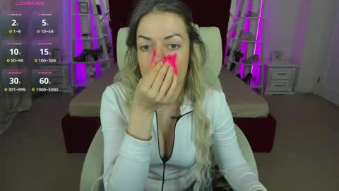 anna_snow9 online show from May 16, 2026, 11:09 am
