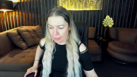 anna_snow9 online show from May 17, 2026, 5:27 am