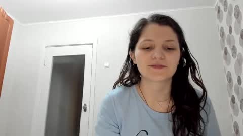 annaahcharm online show from January 4, 2025, 11:43 am