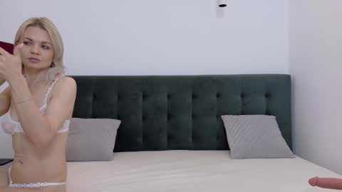 Anna online show from December 15, 2025, 4:11 pm