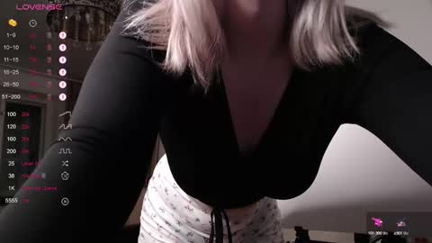 annamilky online show from October 5, 2025, 8:07 pm