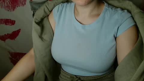 Bella online show from November 25, 2025, 6:08 pm