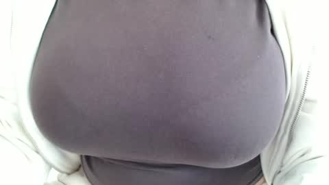 Snapshot of annbelll chatting on May 18, 2026, 7:03 am Bella online show from May 18, 2026, 7:03 am