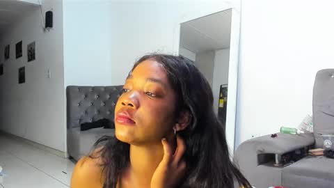 Snapshot of annebullocks chatting on February 18, 2025, 9:32 am Annie online show from February 18, 2025, 9:32 am