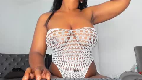 Snapshot of annebullocks chatting on February 21, 2025, 4:26 pm Annie online show from February 21, 2025, 4:26 pm