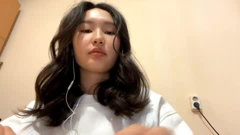 Snapshot of anneprice chatting on May 6, 2026, 3:57 am Aimi online show from May 6, 2026, 3:57 am