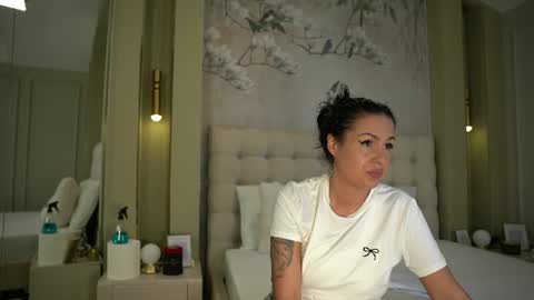 Snapshot of annerey chatting on June 30, 2026, 4:24 am Anne Rey online show from June 30, 2026, 4:24 am