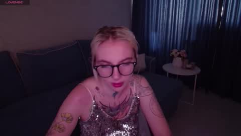 Snapshot of annetenet chatting on October 2, 2025, 7:26 am Annet online show from October 2, 2025, 7:26 am