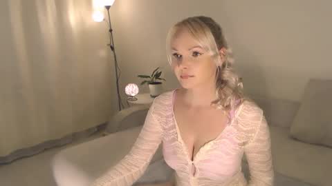 Snapshot of annett chatting on September 17, 2025, 10:55 pm Annett online show from September 17, 2025, 10:55 pm