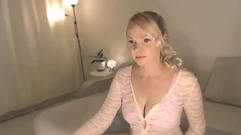 Snapshot of annett chatting on September 24, 2025, 12:47 am Annett online show from September 24, 2025, 12:47 am