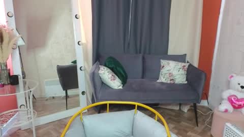 Anni online show from February 9, 2026, 9:13 am