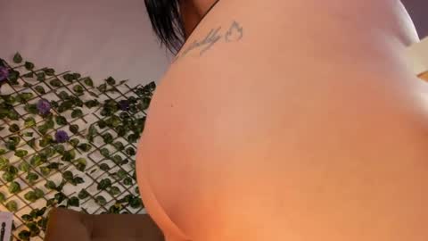 annie_barozzi online show from January 24, 2025, 2:51 pm