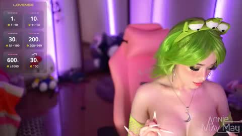 Annie May   online show from November 20, 2025, 3:23 pm