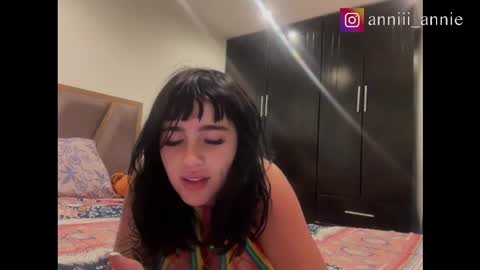 JEANNE no olvides seguirme dont forget follow me  uu online show from October 23, 2025, 8:51 pm