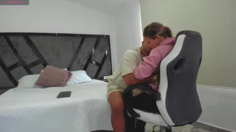 Annie and Stefan online show from October 15, 2025, 1:11 pm