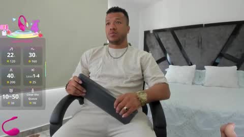 Annie and Stefan online show from October 22, 2025, 1:55 pm