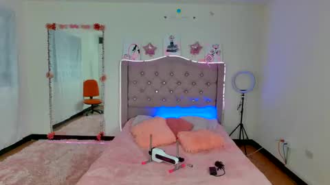 anniecutte online show from December 30, 2024, 6:05 pm
