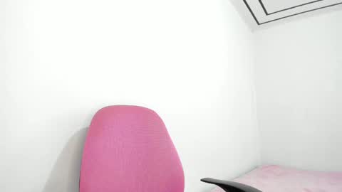 Annie  online show from February 19, 2025, 9:36 pm