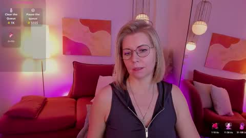 Annie online show from November 12, 2025, 6:03 am