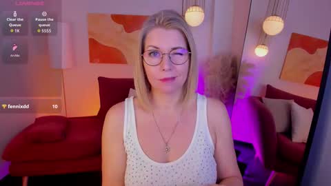 Annie online show from November 14, 2025, 6:12 am