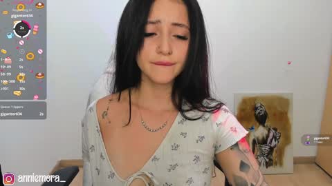 Snapshot of anniemora_ chatting on December 5, 2024, 3:04 am Annie online show from December 5, 2024, 3:04 am