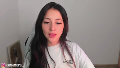 Snapshot of anniemora_ chatting on January 8, 2025, 2:14 am Annie online show from January 8, 2025, 2:14 am