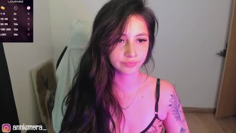 Snapshot of anniemora_ chatting on January 12, 2025, 2:03 am Annie online show from January 12, 2025, 2:03 am