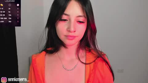 Snapshot of anniemora_ chatting on January 18, 2025, 2:25 am Annie online show from January 18, 2025, 2:25 am