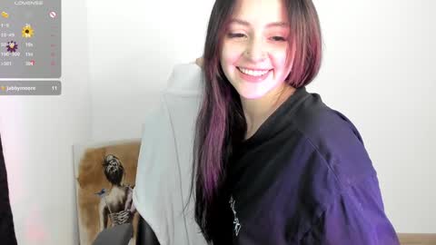 Snapshot of anniemora_ chatting on February 7, 2025, 1:25 am Annie online show from February 7, 2025, 1:25 am