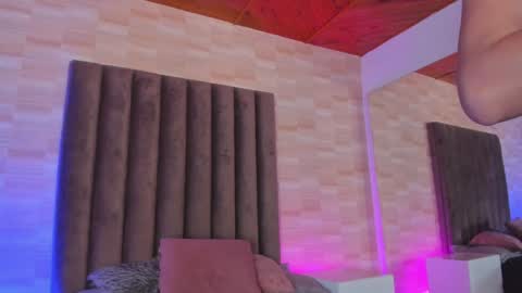 Annie  Alex online show from December 20, 2024, 6:13 pm