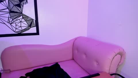 Annie Evans  online show from February 17, 2025, 7:53 pm