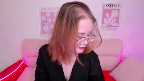 Anny online show from November 18, 2025, 8:41 am