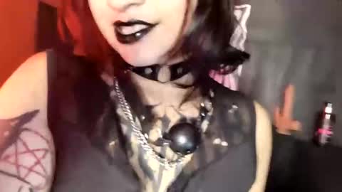 Snapshot of anny_velvetpain chatting on February 19, 2026, 10:06 pm Annie online show from February 19, 2026, 10:06 pm