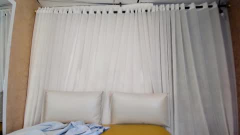 annyeli_bigtits online show from September 11, 2025, 1:39 am