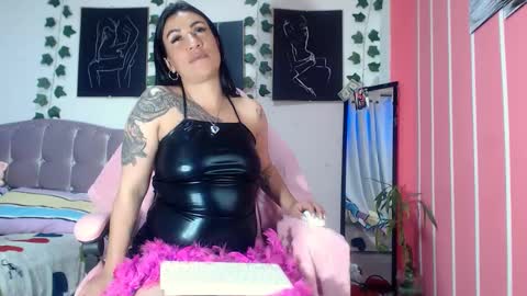 Snapshot of annyevans_ chatting on February 5, 2025, 10:55 pm    online show from February 5, 2025, 10:55 pm