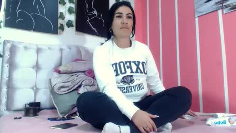 Snapshot of annyevans_ chatting on February 17, 2025, 11:09 pm    online show from February 17, 2025, 11:09 pm