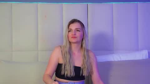 Snapshot of annyraii chatting on November 24, 2025, 6:35 am annyraii online show from November 24, 2025, 6:35 am