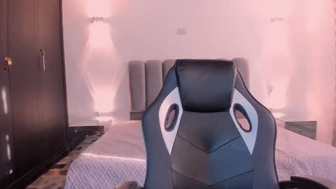 AnnyT online show from December 14, 2025, 9:30 pm