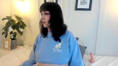 anny online show from June 12, 2026, 4:44 am