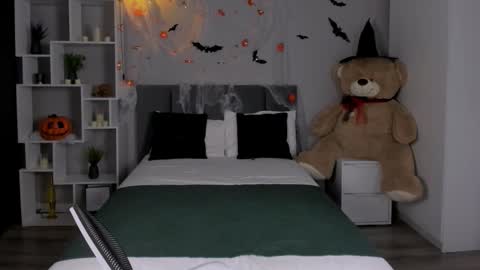 Anora online show from October 26, 2025, 12:44 pm