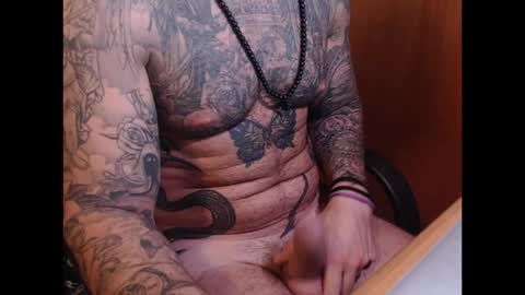 Snapshot of anotnio95 chatting on October 30, 2025, 5:24 pm maicol online show from October 30, 2025, 5:24 pm