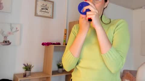 Antonella online show from October 24, 2025, 12:12 pm