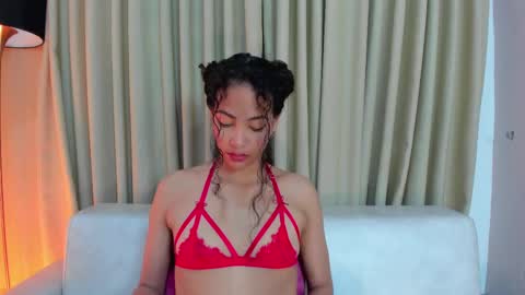 Snapshot of antonellahall_ chatting on March 6, 2025, 11:58 am AntonellaHall online show from March 6, 2025, 11:58 am