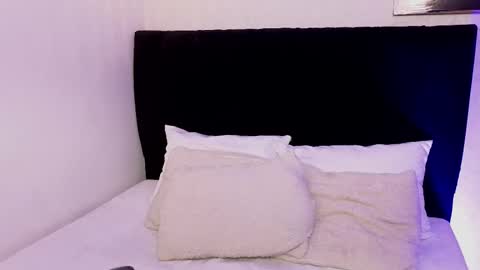 antonellariva_ online show from February 5, 2026, 7:51 pm