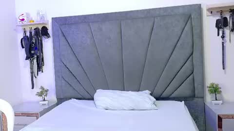 antonellarossi_os online show from June 19, 2026, 1:43 am