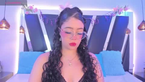 Snapshot of antonellepiercee chatting on June 25, 2026, 11:37 am A N T O N E L L E online show from June 25, 2026, 11:37 am