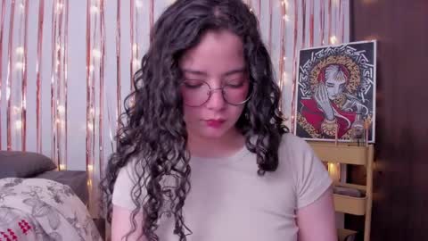 Snapshot of antoniart_ chatting on December 23, 2024, 4:22 am Antonia online show from December 23, 2024, 4:22 am