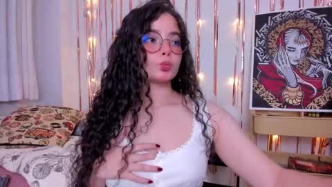 Snapshot of antoniart_ chatting on January 23, 2025, 12:46 am Antonia online show from January 23, 2025, 12:46 am